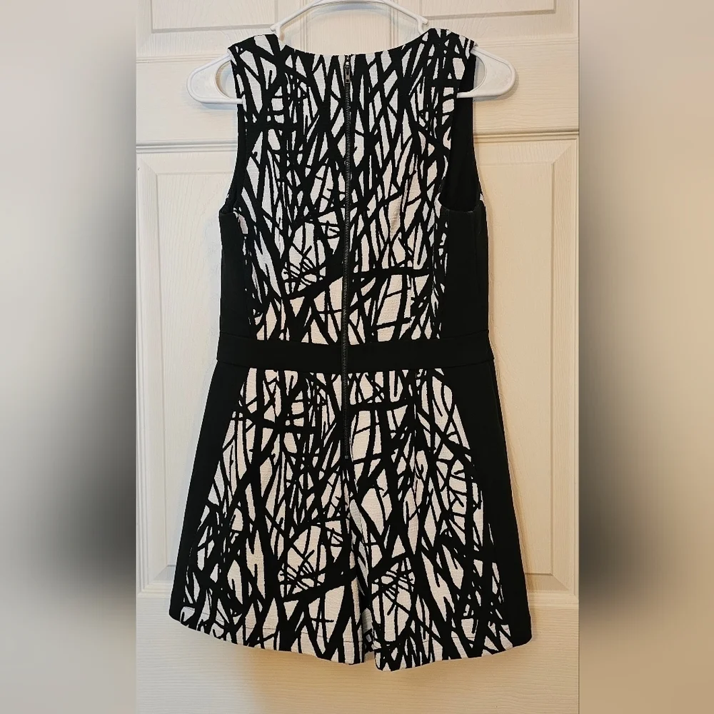 Adelyn Rae Wilbur Textured Romper/Size Small